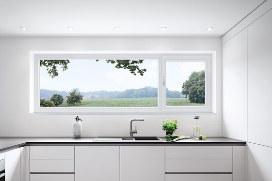 Helle Küche mit Fensterbeschlag ActivPilot Comfort PADK / PAD